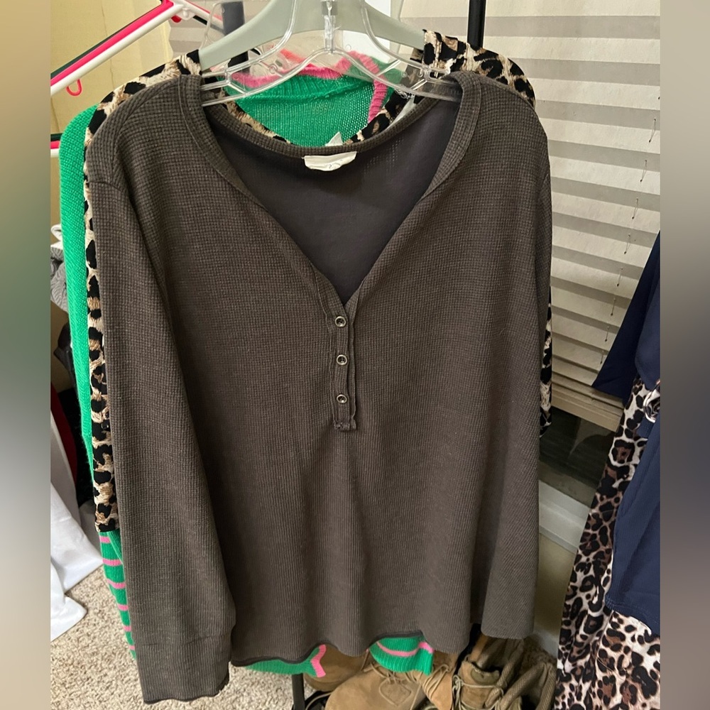 ANDREE BY UNIT Brown V-Neck Top